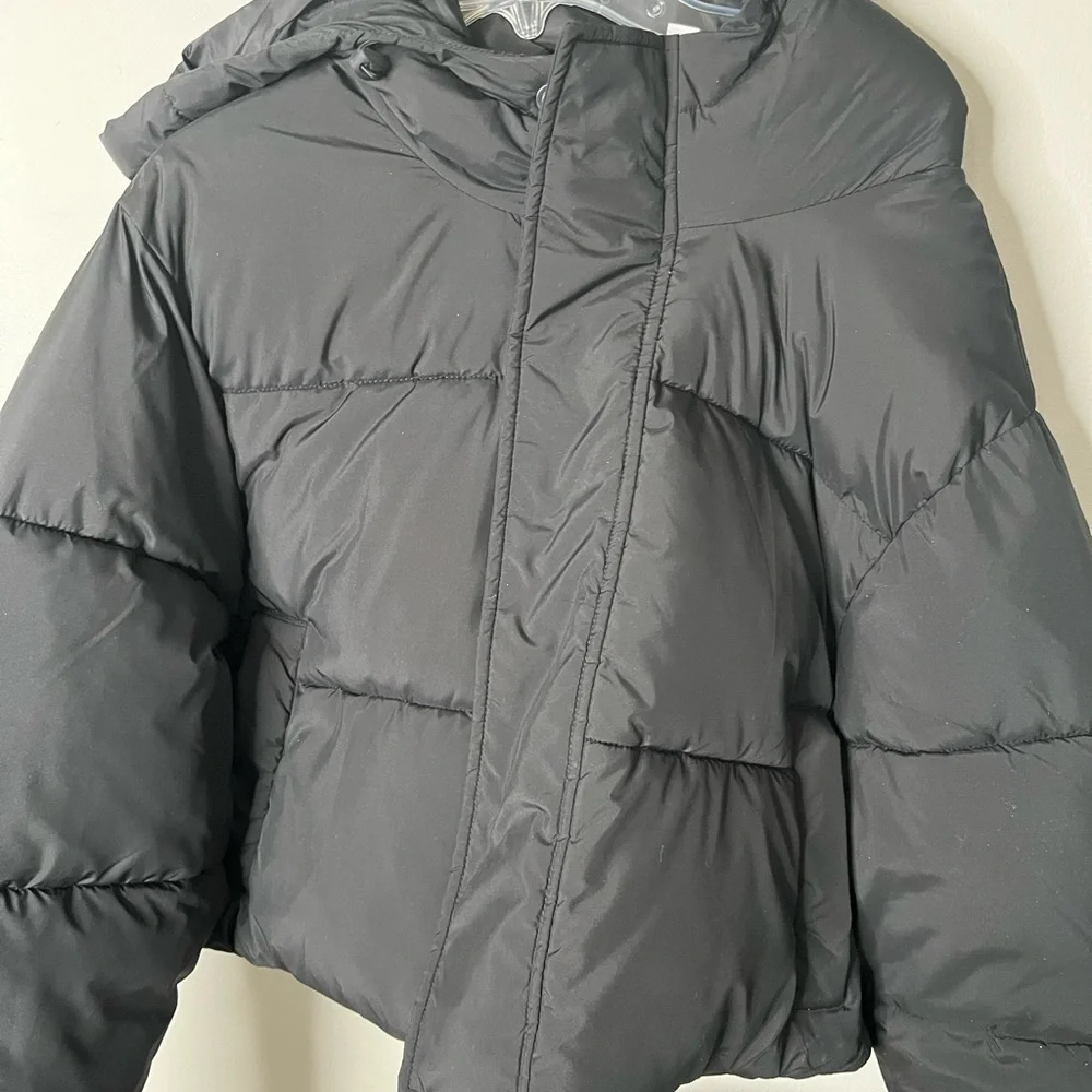 Fabletics Black Cropped Puffer Jacket with Hood size medium - Picture 5 of 7